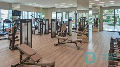 Dubai Apartment | Elegant 1BR Apartment with Marina Views at Creek