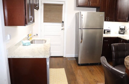River Forest Apartment | Beautiful 1BR Apartment - Steps from Downtown Oak Park