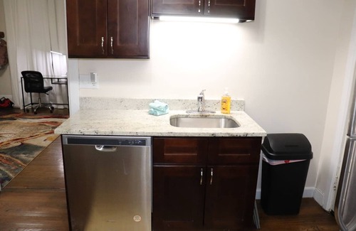 River Forest Apartment | Beautiful 1BR Apartment - Steps from Downtown Oak Park