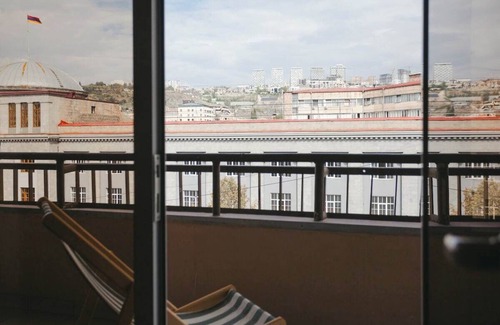 Kentron Apartment | Central 1BR Apartment near Matenadaran - Family Friendly Stay