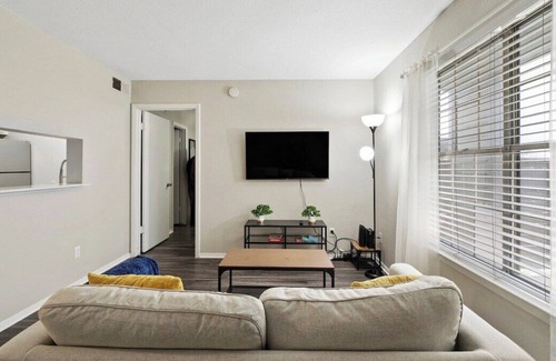 North Austin Civic Association Apartment | 1BR Apt in Austin, TX: Gym, Pool, Near Attractions