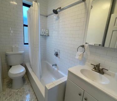 Queens Apartment | Convenient 1BR Apt in Sunnyside, Close to Manhattan