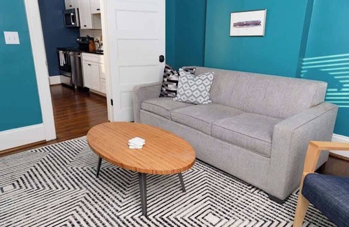 Roanoke House | Unforgettable Stays at The Winona House - 10/10 Rated!