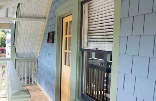Roanoke House | Unforgettable Stays at The Winona House - 10/10 Rated!
