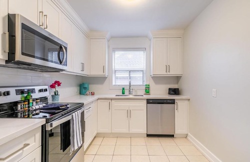 Hamilton Apartment | Cozy 1BR Apartment with King Bed & Netflix Near Downtown