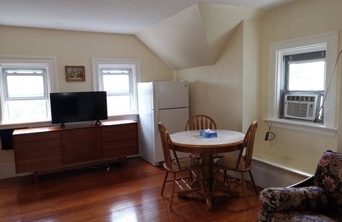 Worcester House | Convenient 1BR Apartment Near WPI & Palladium