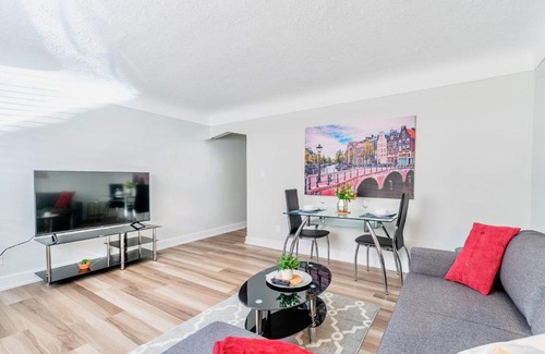 Hamilton Apartment | Modern 1BR Apartment with King Bed & Netflix Downtown