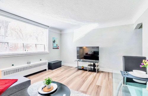 Hamilton Apartment | Modern 1BR Apartment with King Bed & Netflix Downtown