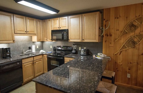 Banner Elk Condo | Cozy 1BR Villa in Banner Elk with Pool and Spa Amenities