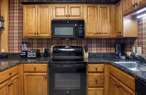 Banner Elk Condo | Cozy 1BR Villa in Banner Elk with Pool and Spa Amenities