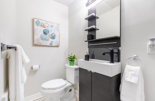 Hamilton Apartment | Stylish 1BR Boutique Apartment in Prime Downtown Location