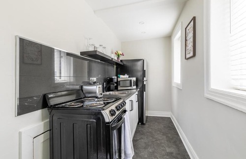 Hamilton Apartment | Stylish 1BR Boutique Apartment in Prime Downtown Location