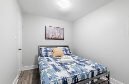 Central Hamilton Apartment | Stylish 1BR Apartment with Netflix in Prime Location
