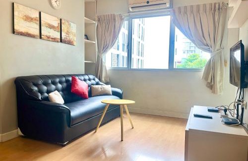 Phra Khanong Nuea Apartment | Comfortable 1 Bedroom Condo Near BTS with Fiber Wifi