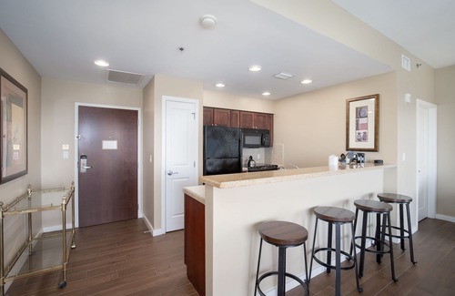 Sandestin Condo | Beachfront Bliss: Pool, Hot Tub & Scenic Ocean Views