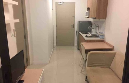 Bang Na Apartment | Cozy 1BR Condo Near BTS Sukhumvit Line with Pool & Wifi