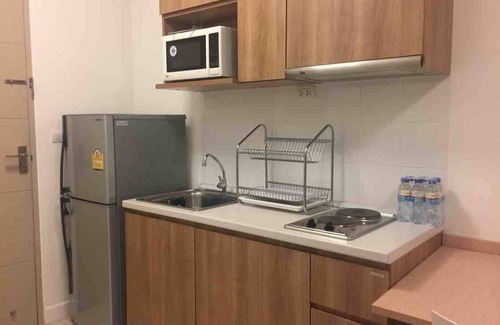 Bang Na Apartment | Cozy 1BR Condo Near BTS Sukhumvit Line with Pool & Wifi