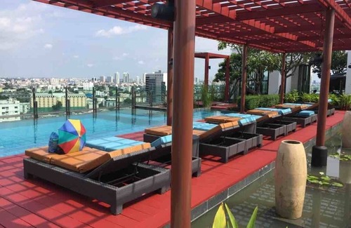 Bang Na Apartment | Cozy 1BR Condo Near BTS Sukhumvit Line with Pool & Wifi