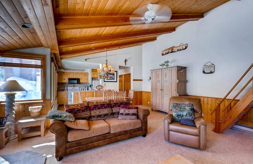 Lakeside Village Condo | Top-Rated 1Br Condo with Pool & Kitchen in Decatur