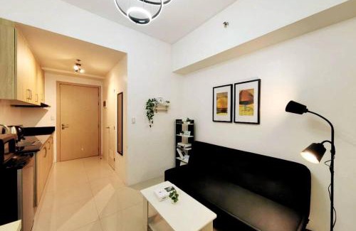 Barangka Ilaya Apartment | Inviting 1BR Condotel with Balcony at SM Light Residences