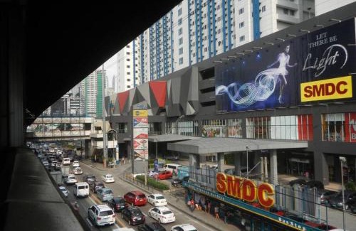 Barangka Ilaya Apartment | Cozy 1BR Condotel with Balcony at SM Light Residences