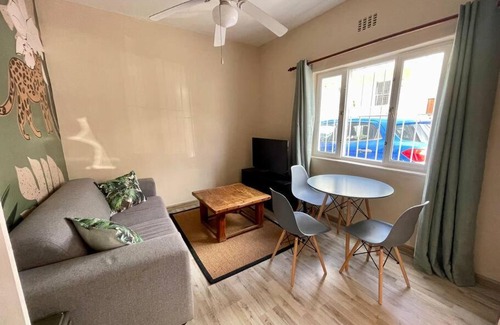 Cape Town City Centre Apartment | Cozy 1BR Cottage with Private Entry and Pet-Friendly Access