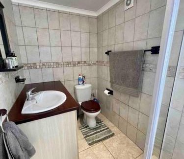 Cape Town City Centre Apartment | Cozy 1BR Cottage with Private Entry and Pet-Friendly Access
