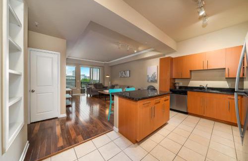 Cityplace Apartment | Inviting Executive Suite with Pool, Gym & Fast Wi-Fi