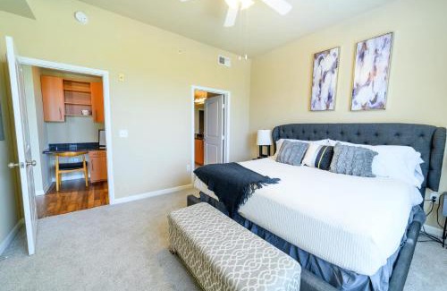 Cityplace Apartment | Inviting Executive Suite with Pool, Gym & Fast Wi-Fi