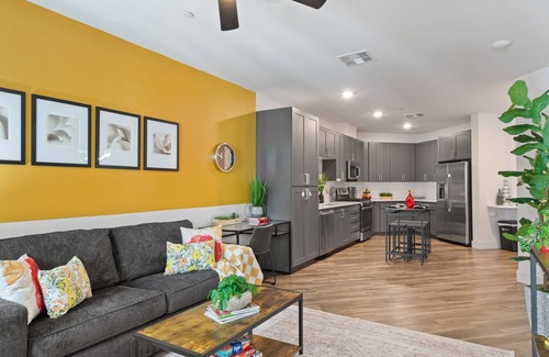 North Scottsdale Condo | Inviting Retreat Near Kierland: King Bed, Pool & Golf Access