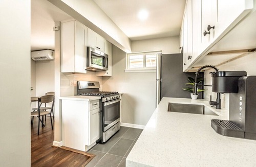 Neartown Apartment | Spacious Urban Apartment in Montrose with Free Parking!