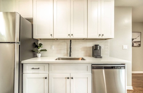 Neartown Apartment | Spacious Urban Apartment in Montrose with Free Parking!