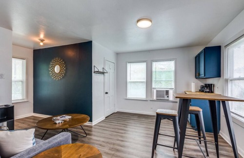 Woodlawn Lake Apartment | Charming 1BR GuestHouse Apt Near Downtown Attractions