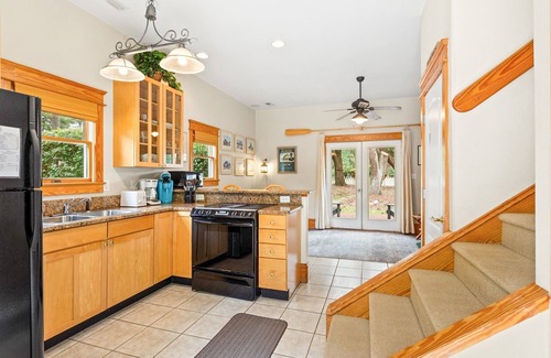 Manteo House | Dog-Friendly IC1 Little Lifeboat House with Ocean View