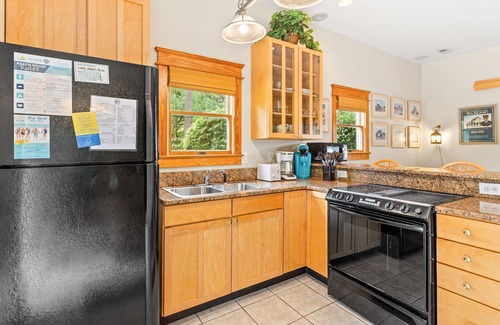 Manteo House | Dog-Friendly IC1 Little Lifeboat House with Ocean View
