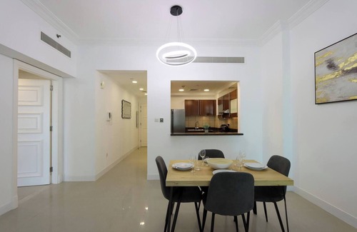 Palm Jumeirah Apartment | Cozy Livbnb Suite - 1BR Retreat in Golden Mile