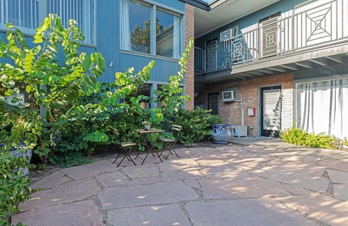 Neartown Apartment | Elegant 1BR Keys To Montrose: Top-Rated with Great Amenities