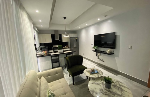 Ensanche Quisqueya Condo | Prime Location: Pool, Sauna & Gym - 10/10 Guest Rated!