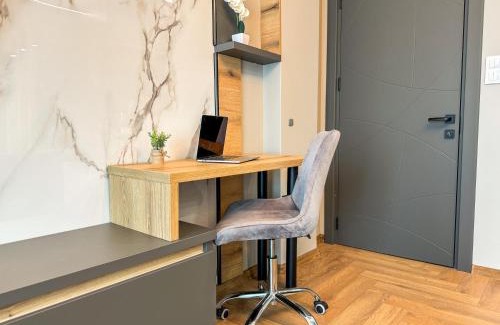 Plovdiv Apartment | 1BR Modern Apartment 6mins to City Centre with FREE Street Parking and Gym Pass