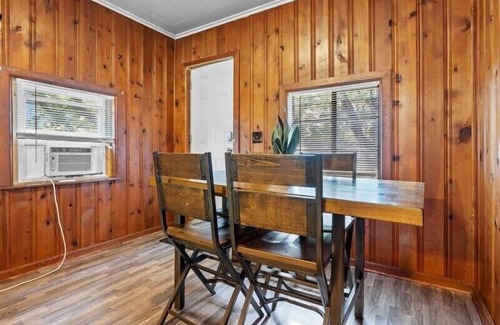 Des Moines Apartment | Cozy 1BR Residence with Generous Backyard & Family-Friendly Amenities