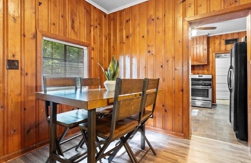 Des Moines Apartment | Cozy 1BR Residence with Generous Backyard & Family-Friendly Amenities