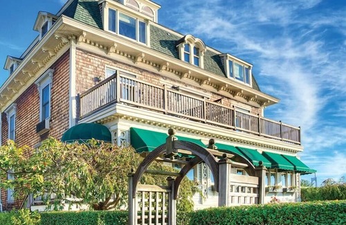 Jamestown Condo | 1br Suite Condo Overlooking Breathtaking Narragansett Bay!