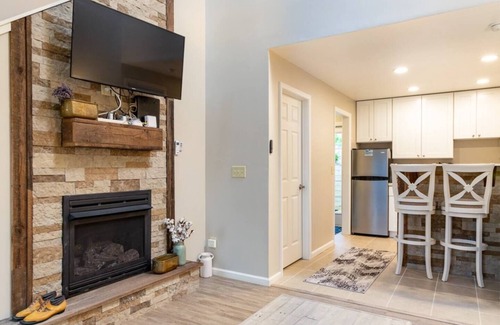 Thomas House | Cozy Tiny Home near Purple Fiddle - Rated 9.8 by Guests