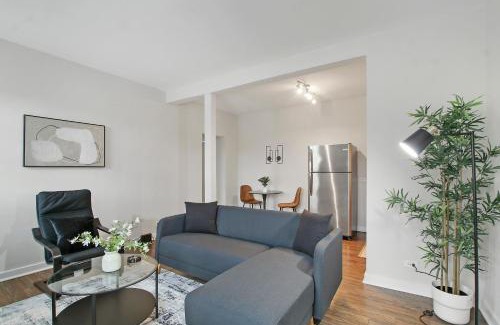 Hyde Park Apartment | Relax in the Cozy Hyde Park 1BR Apartment with Hot Tub