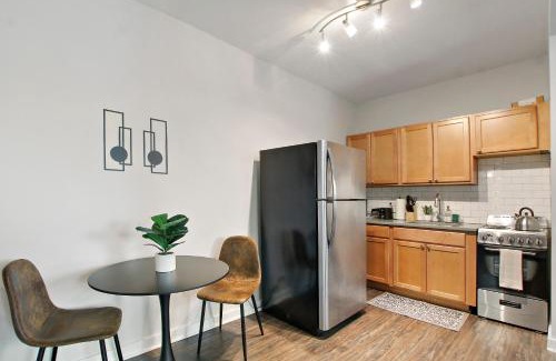 Hyde Park Apartment | Relax in the Cozy Hyde Park 1BR Apartment with Hot Tub