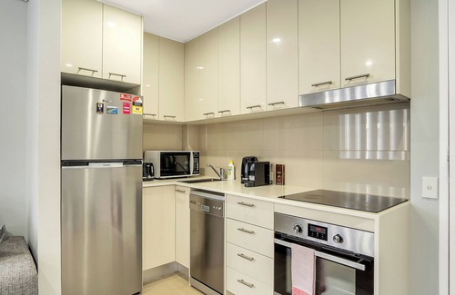 Manly Apartment | Cozy 1BR Unit with Ocean View in Manly's Heart