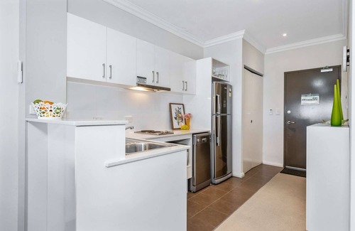 Mandurah Apartment | Modern Urban Retreat with Ocean Views in Mandurah