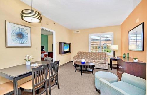 Florida Central Atlantic Coast Apartment | Cozy 1BR with Two Queen Beds - Pool & Hot Tub Near Disney
