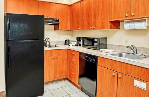 Florida Central Atlantic Coast Apartment | Cozy 1BR with Two Queen Beds - Pool & Hot Tub Near Disney