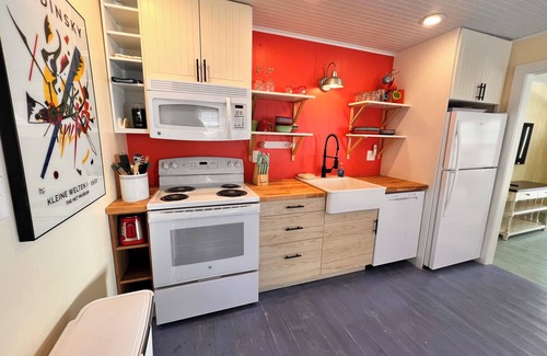 Bradenton Beach Cottage | Family-Friendly Beach to Bay Cottage: Steps from Gulf Beach!
